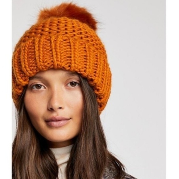 Free People Accessories - Free People Skyline Pom-Pom Beanie - Gold
